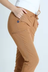 Spodnie medyczne damskie joggery Tibia caramel
